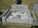 image of grave number 932424